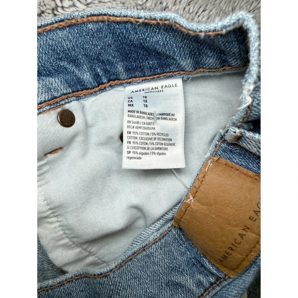 American Eagle 90s Boyfriend Short Distressed Denim Medium Wash Women Size 18‎